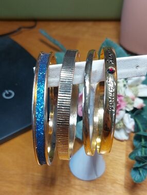 💜5/$25💜 Bangles Goldtone Lot Of 4 Blue Glitter January Garnet
